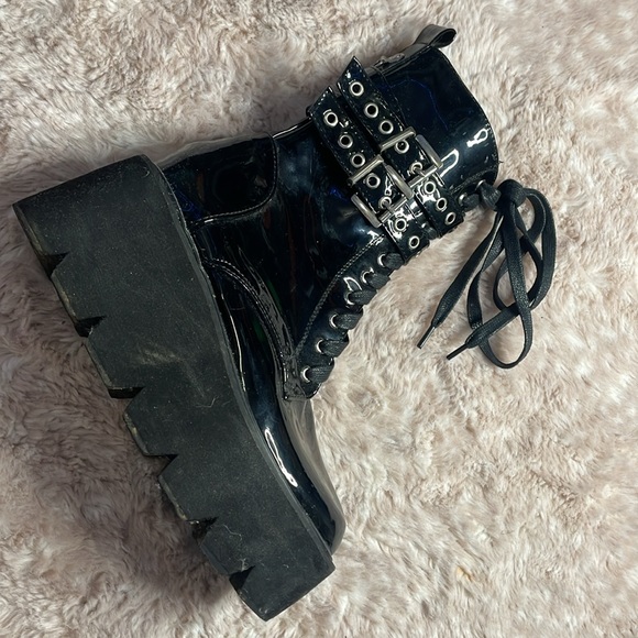 boots - Picture 2 of 5